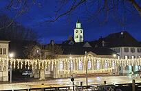 So &auml;hnlich wie hier zurzeit schon am Mantelhafen sind auch Seepromenade und Villeng&auml;rten illuminiert.