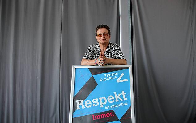 Intendantin Karin Becker bei der Präsentation der neuen Spielzeit.