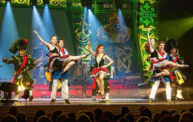 &bdquo;Cornamusa &ndash; World of Pipe Rock and Irish Dance&ldquo; entführt sein Publikum seit Jahren in die Welt des irischen Stepptanzes, gepaart mit dem mystischen Spirit und Bagpipe-Klängen der schottischen Highlands.