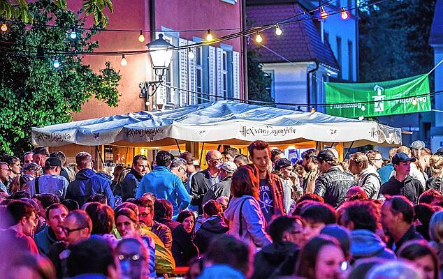 Von Mittwoch, 27. Juli bis Samstag, 30. Juli 2022 findet auf dem Stephansplatz das Weinfest Konstanz statt.