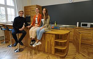 Ein Schulzimmer wurde dafür mit nagelneuer Küchenzeile und ansprechenden Sitzgelegenheiten ausgestattet.
