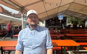 Nikolas Brinkschulte organisiert seit 2018 das Weinfest.