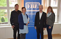 Sie informierten f&uuml;r den Verband Bildung und Erziehung &uuml;ber die Lage an den Schulen (von links): die stellvertretenden Kreisvorsitzenden Tassilo Fuchs und Felicitas Adlung, der Bundesvorsitzende Gerhard Brand und die Kreisvorsitzende Sonja Dannenberger.