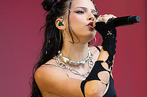Nina Chuba ist live bei St. Gallen Open Air zu erleben.