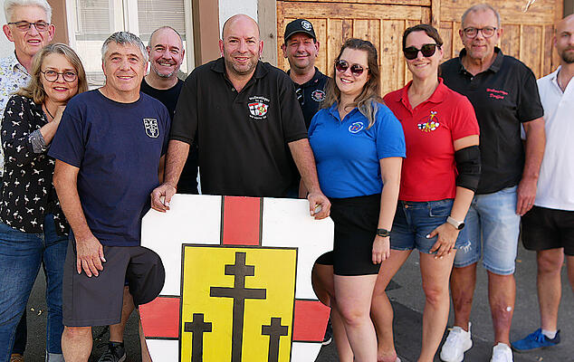 Sie organisieren das Wollmatinger Dorffest: Jürgen Weih, Kirchengemeinde St. Martin, Sandra Fuchs, Kassiererin Verein Wollmatinger Dorffest, Andreas Weber, Ringer KSV, Jürgen Schelle, Riedhexen Hexenmeister, Kilian Stadelhofer, Ur-Wollmatinger, Ralph Messmer, Kassier Riedhexen, Melanie Riedmann, 2. Vorstand MV Wollmatingen, Angela Weih, Karle Maurer AG, Frank Stadelhofer, Ur-Wollmatinger und Dominik Wollgast, NG Zeppelin.