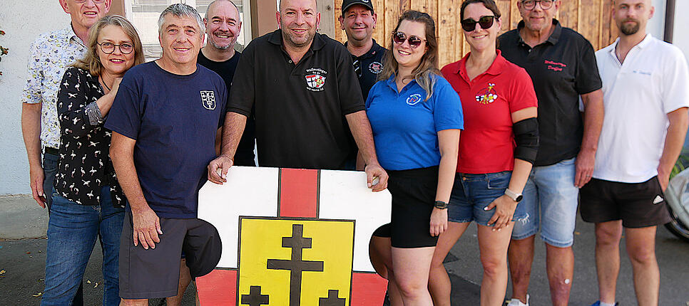 Sie organisieren das Wollmatinger Dorffest: Jürgen Weih, Kirchengemeinde St. Martin, Sandra Fuchs, Kassiererin Verein Wollmatinger Dorffest, Andreas Weber, Ringer KSV, Jürgen Schelle, Riedhexen Hexenmeister, Kilian Stadelhofer, Ur-Wollmatinger, Ralph Messmer, Kassier Riedhexen, Melanie Riedmann, 2. Vorstand MV Wollmatingen, Angela Weih, Karle Maurer AG, Frank Stadelhofer, Ur-Wollmatinger und Dominik Wollgast, NG Zeppelin.