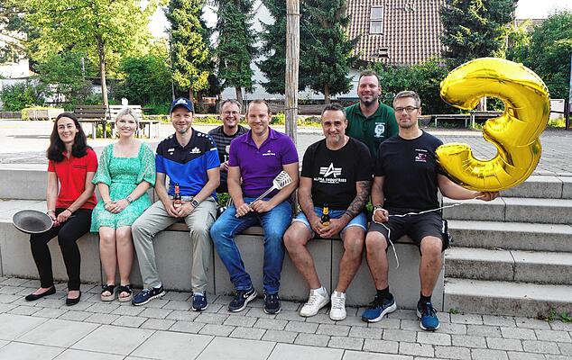 Das Orga-Team ist bereit für das 30. Dettingen-Wallhauser Dorffest. Trotz veränderter Platzverhältnisse auf dem Schulhof wegen des begonnenen Bau des Bürgerhauses soll es eine unterhaltsame Veranstaltung werden.