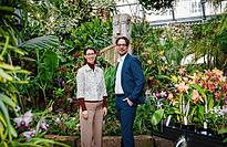 Mainau-Geschäftsführer Bettina Gräfin Bernadotte und Björn Graf Bernadotte in der Orchideenschau im Palmenhaus.