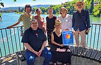 Der Kulturausschuss beider Laufenburg bietet auch in diesem Jahr allen wieder einen unterhaltsamen Sommer. Auf dem Bild vorne Markus Erne und Vorsitzende Sonja Wunderlin. Hinten: Gabriel Kramer, Claudia Neff, Sonjar Krause von der Tourist-Info Laufenburg, Franziska Winter von der Tourist-Info Laufenburg/Schweiz und Daniel Zehnder (v.l.).