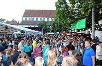 Das Weinfest auf dem St. Stephansplatz lockt jedes Jahr Tausende Besucher an.