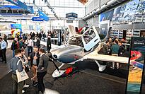 Die Luftfahrtmesse in Friedrichshafen ist das Schaufenster der Allgemeinen Luftfahrt. Am 10. und 12. April finden spektakuläre Flugshows statt.
