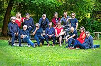 Das Team von &bdquo;Bis die Mauer fiel&ldquo; (stehend von links): Flavia Zucca, Paul Amrod, Reinhard Stehle, Maelle Giovanetti, Andr&eacute; Rohde und Pascal Bordat. Vorne von links: Matthew Brooke, Frank Lettenewitsch, Pete Delgado, Mark Brazil, Elke Sachs-Lettenewitsch, Sven Knieling, Dagmar Egger und Johannes Fr&ouml;hlich.